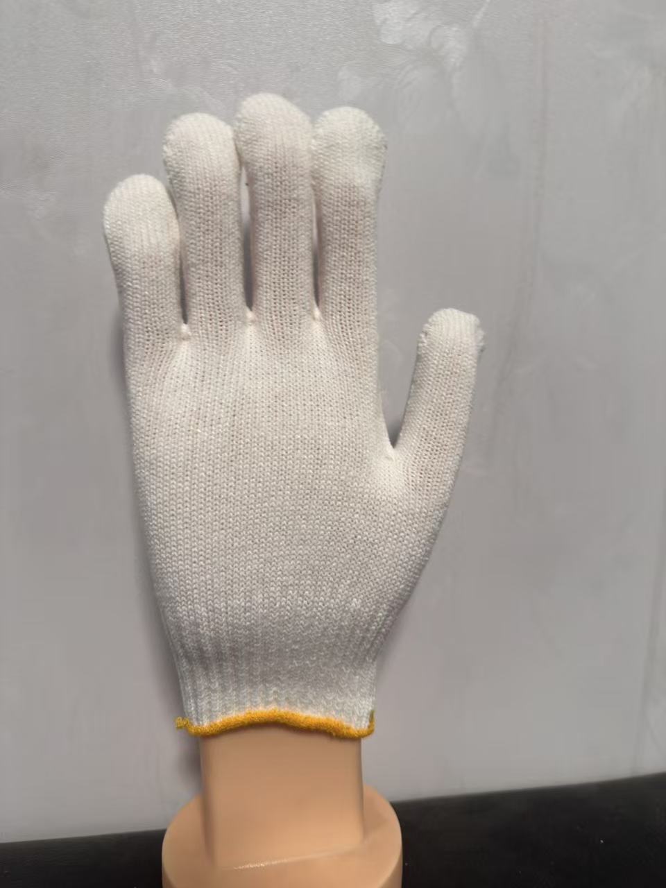 600g White Spun Wool view 2