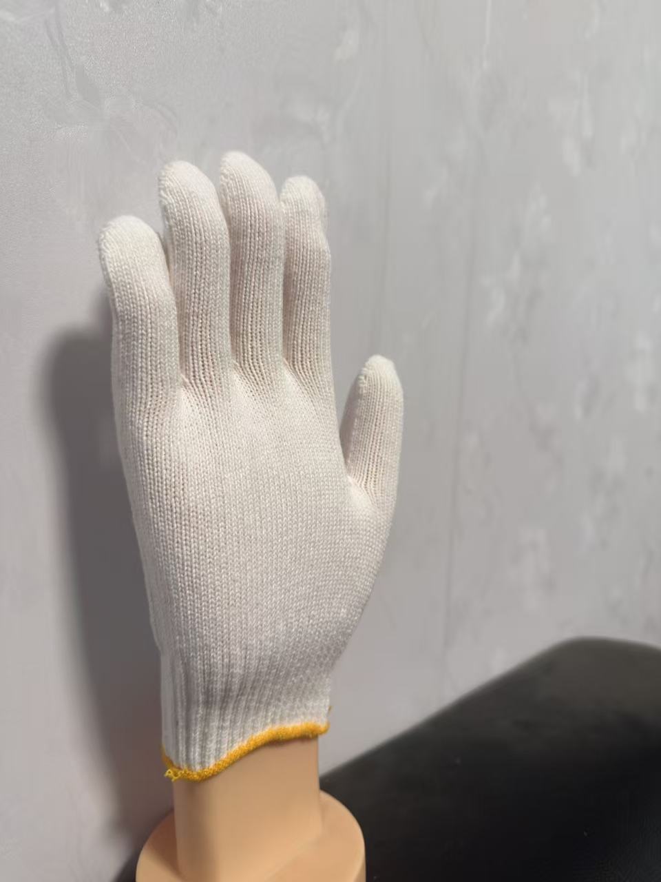 600g White Spun Wool view 3