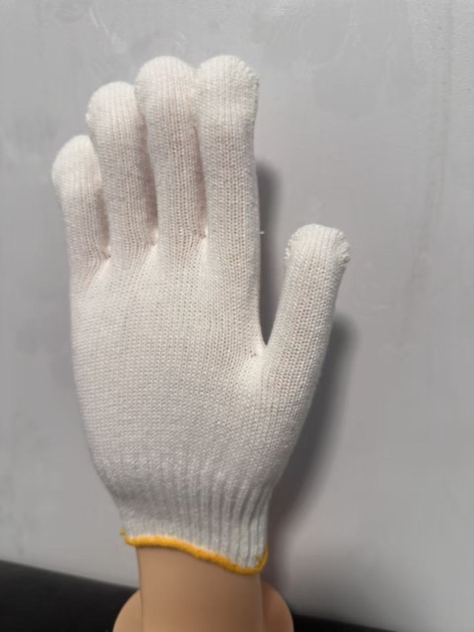 600g White Spun Wool view 4